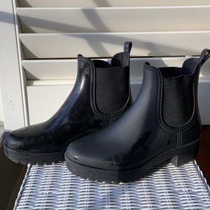 Steve Madden black platform Chelsea rainboots